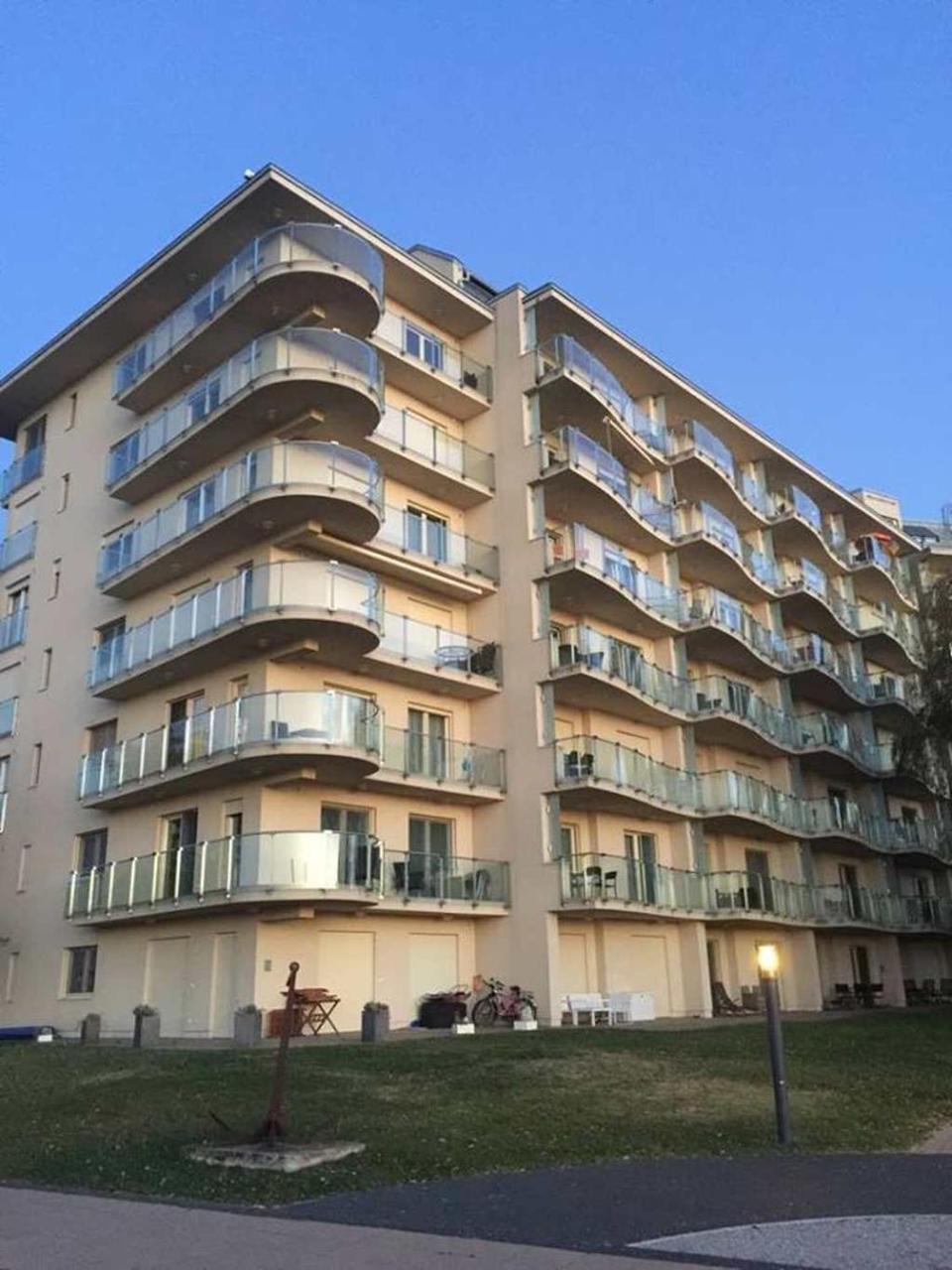 Azur Apartman Apartment Velence Exterior foto